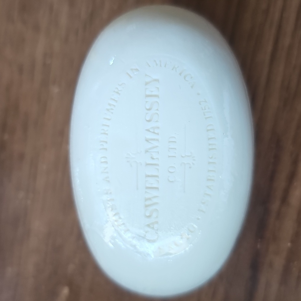 NIB Caswell-Massey Vintage Almond Cold Cream Soap Travel Size - Picture 6 of 7